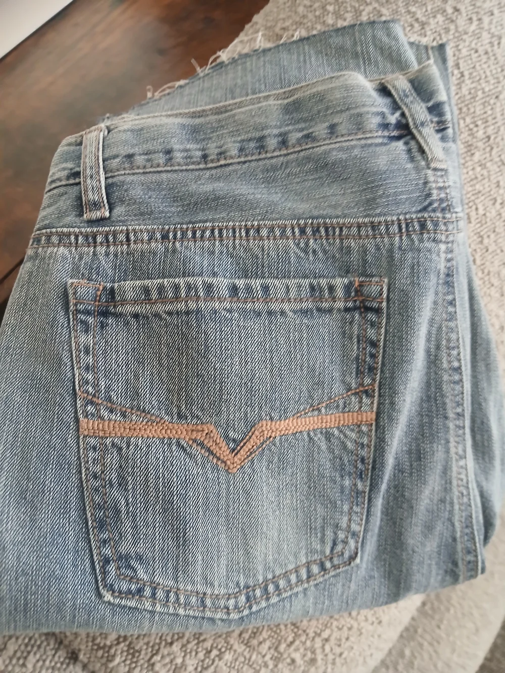 GUESS Men’s Distressed Light Blue Slim Straight Jeans - Picture 3 of 9